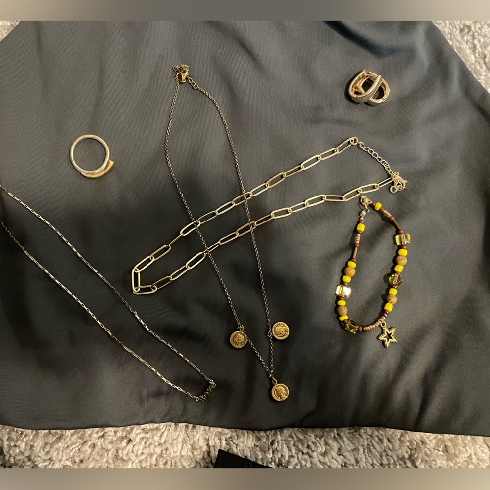 Set of gold jewelry